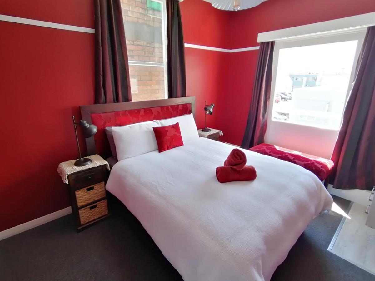 The Duke Hostel เกรย์เมาท์ ภายนอก รูปภาพ A bedroom at the hotel