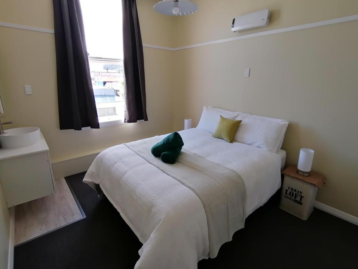 The Duke Hostel เกรย์เมาท์ ภายนอก รูปภาพ A room at the hotel