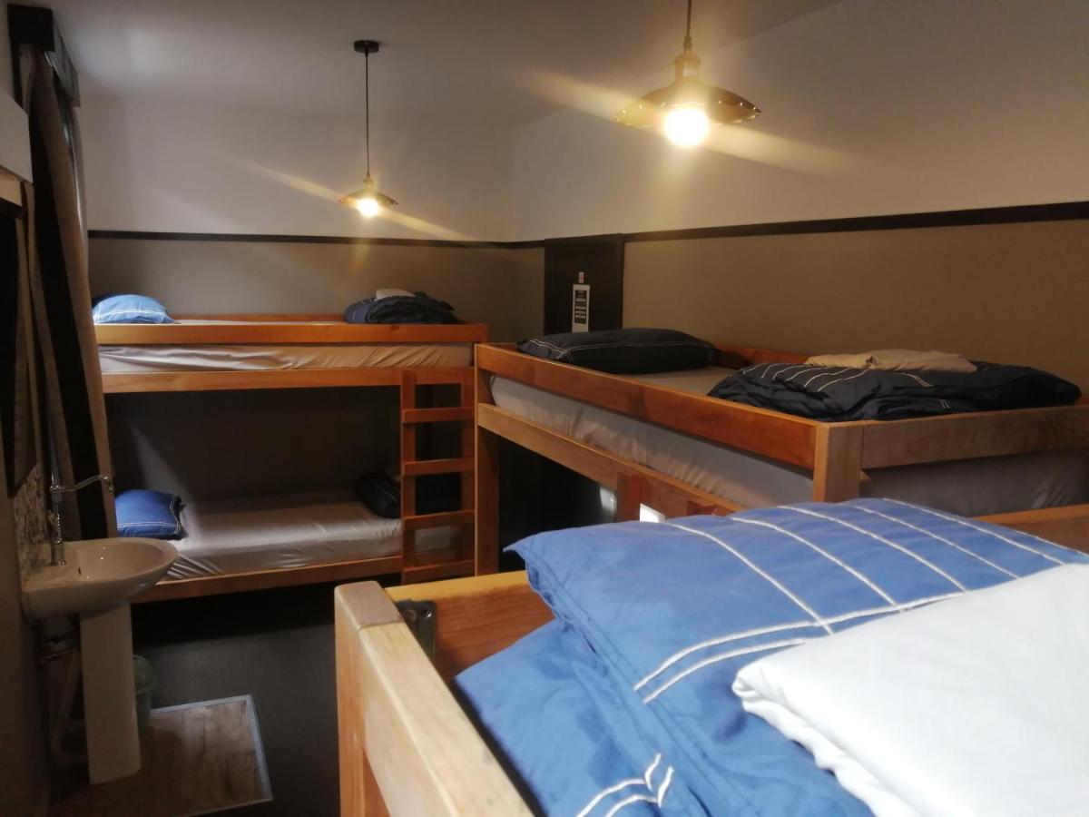 The Duke Hostel เกรย์เมาท์ ภายนอก รูปภาพ A room at a youth hostel in Japan