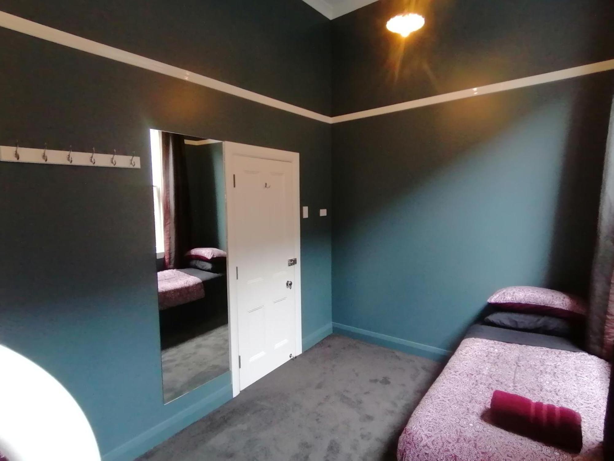 The Duke Hostel เกรย์เมาท์ ภายนอก รูปภาพ A room at the hotel