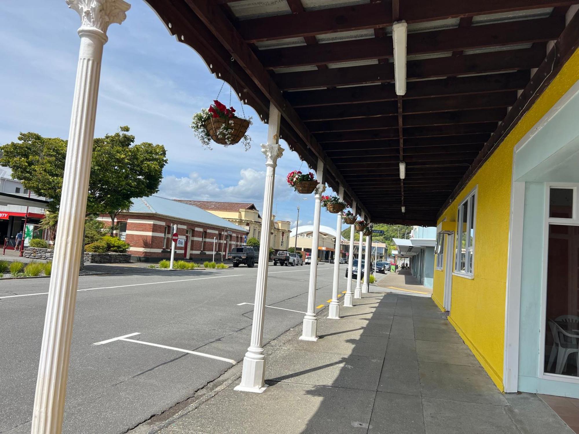 The Duke Hostel เกรย์เมาท์ ภายนอก รูปภาพ The historic downtown of Half Moon Bay