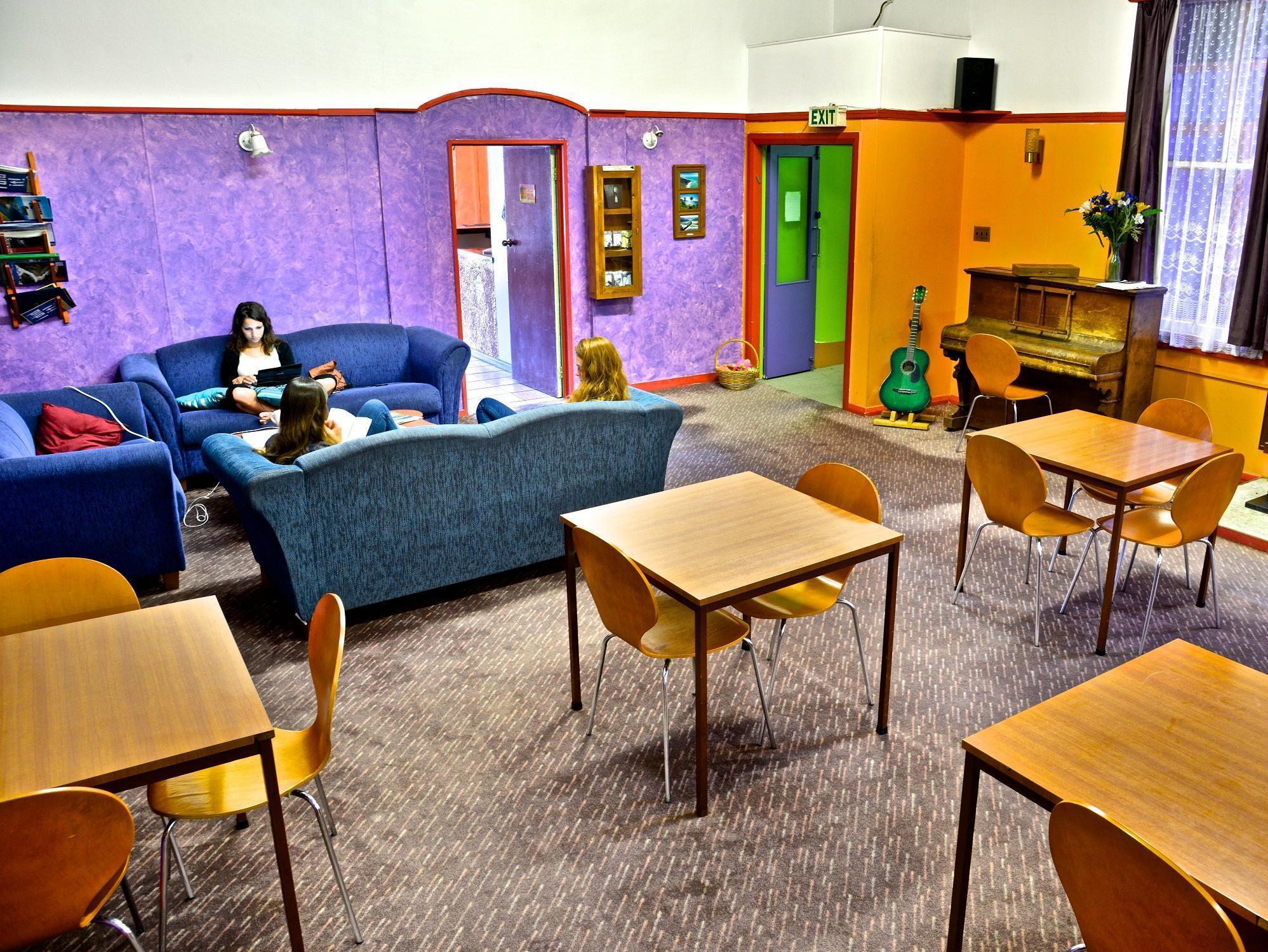 The Duke Hostel เกรย์เมาท์ ภายนอก รูปภาพ The common room at the hostel