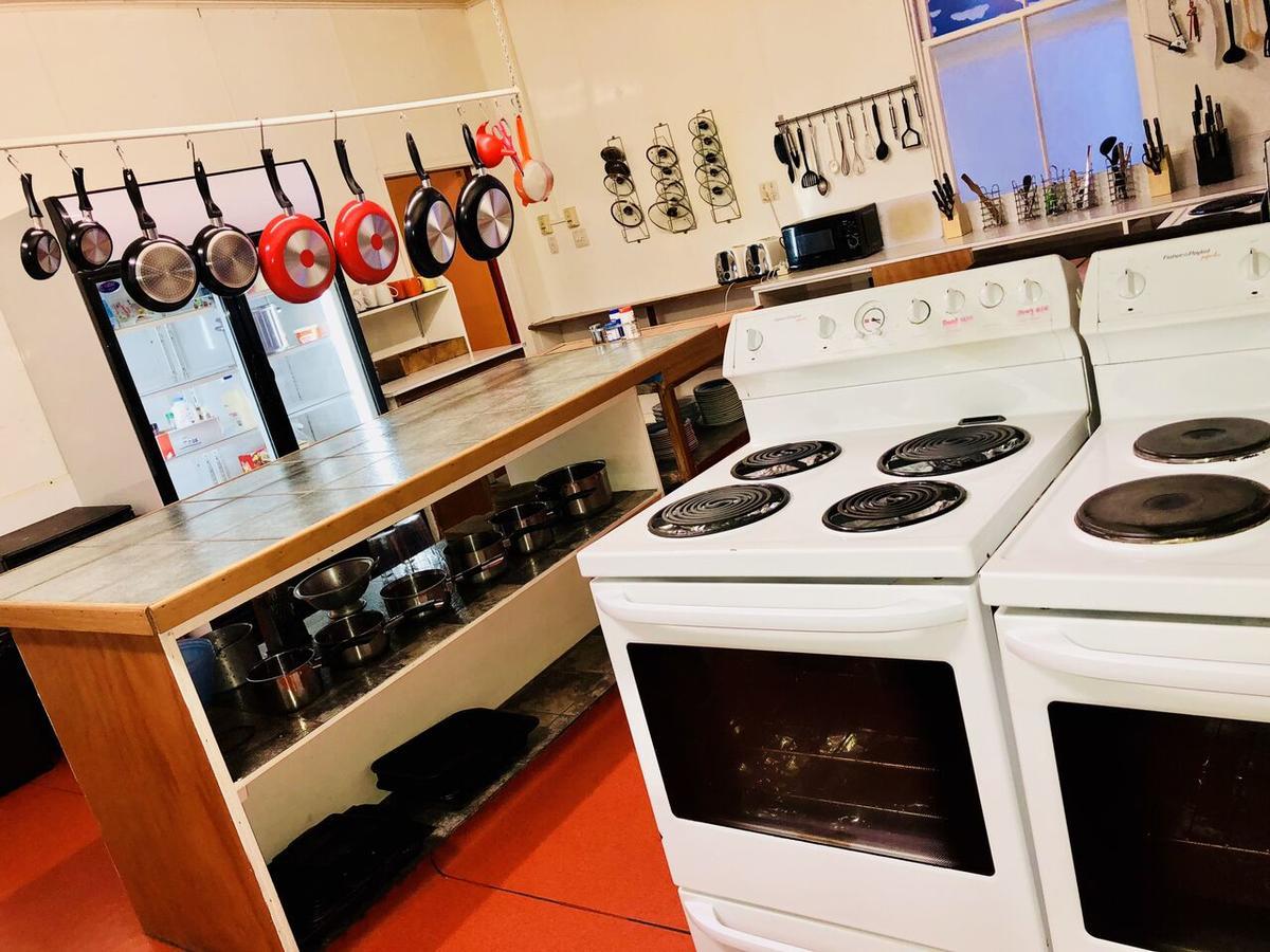 The Duke Hostel เกรย์เมาท์ ภายนอก รูปภาพ The kitchen at the hostel