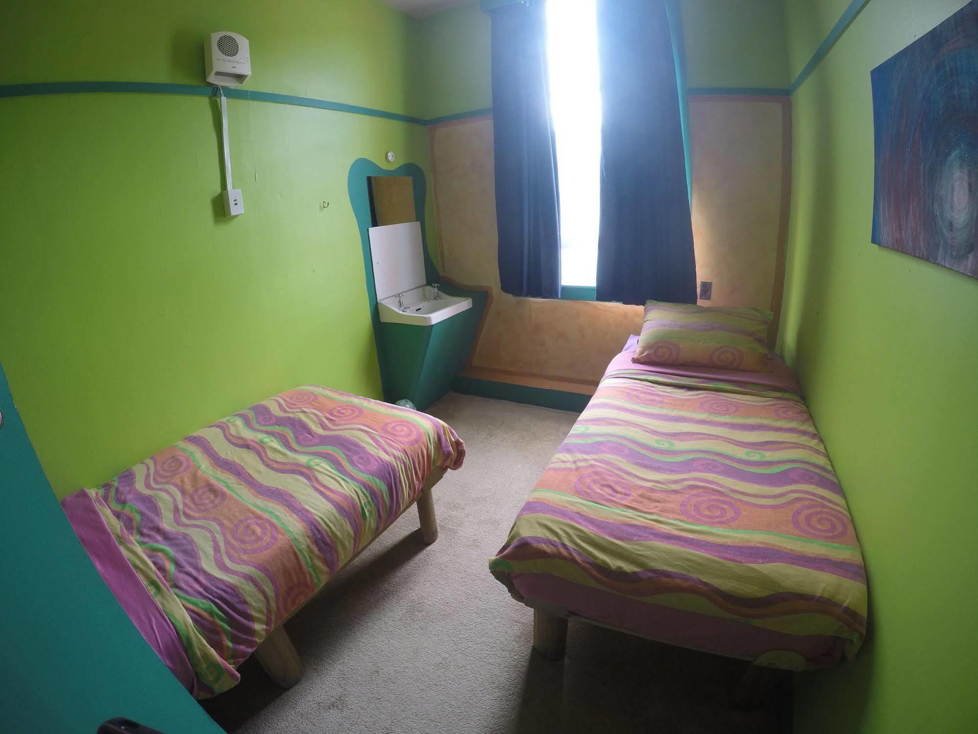 The Duke Hostel เกรย์เมาท์ ภายนอก รูปภาพ A room at the hostel