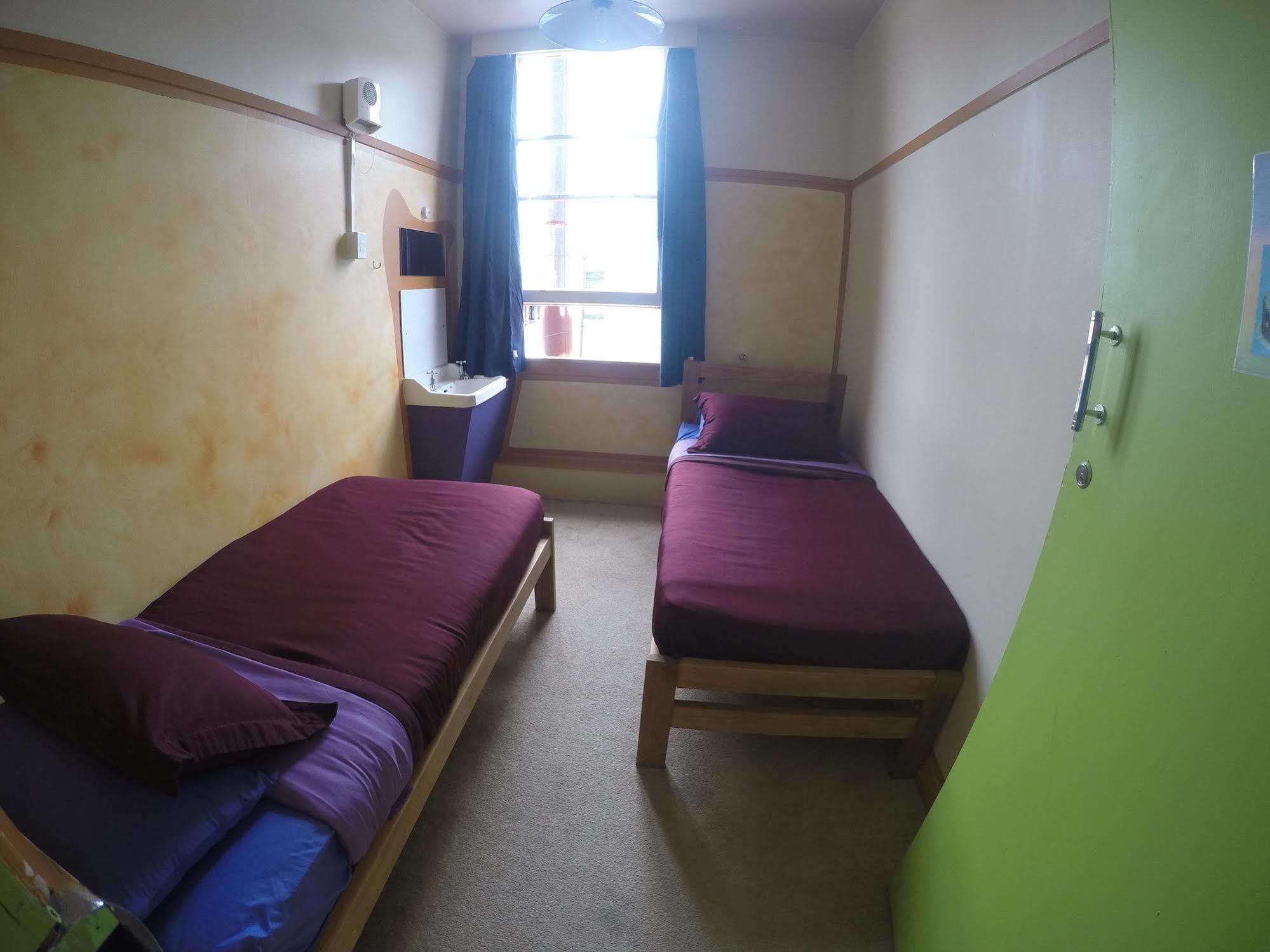 The Duke Hostel เกรย์เมาท์ ภายนอก รูปภาพ A room at the hostel