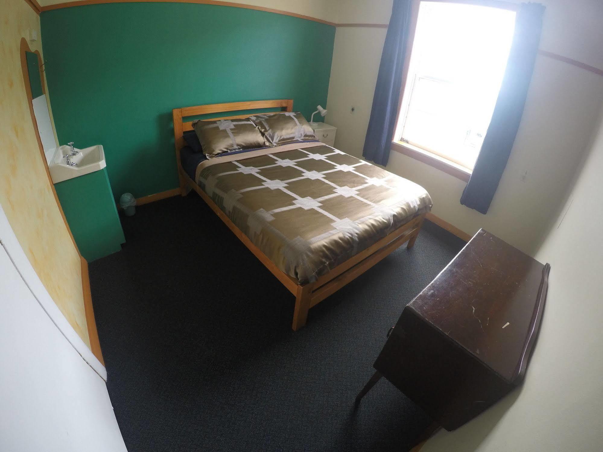 The Duke Hostel เกรย์เมาท์ ภายนอก รูปภาพ A bedroom at the hostel