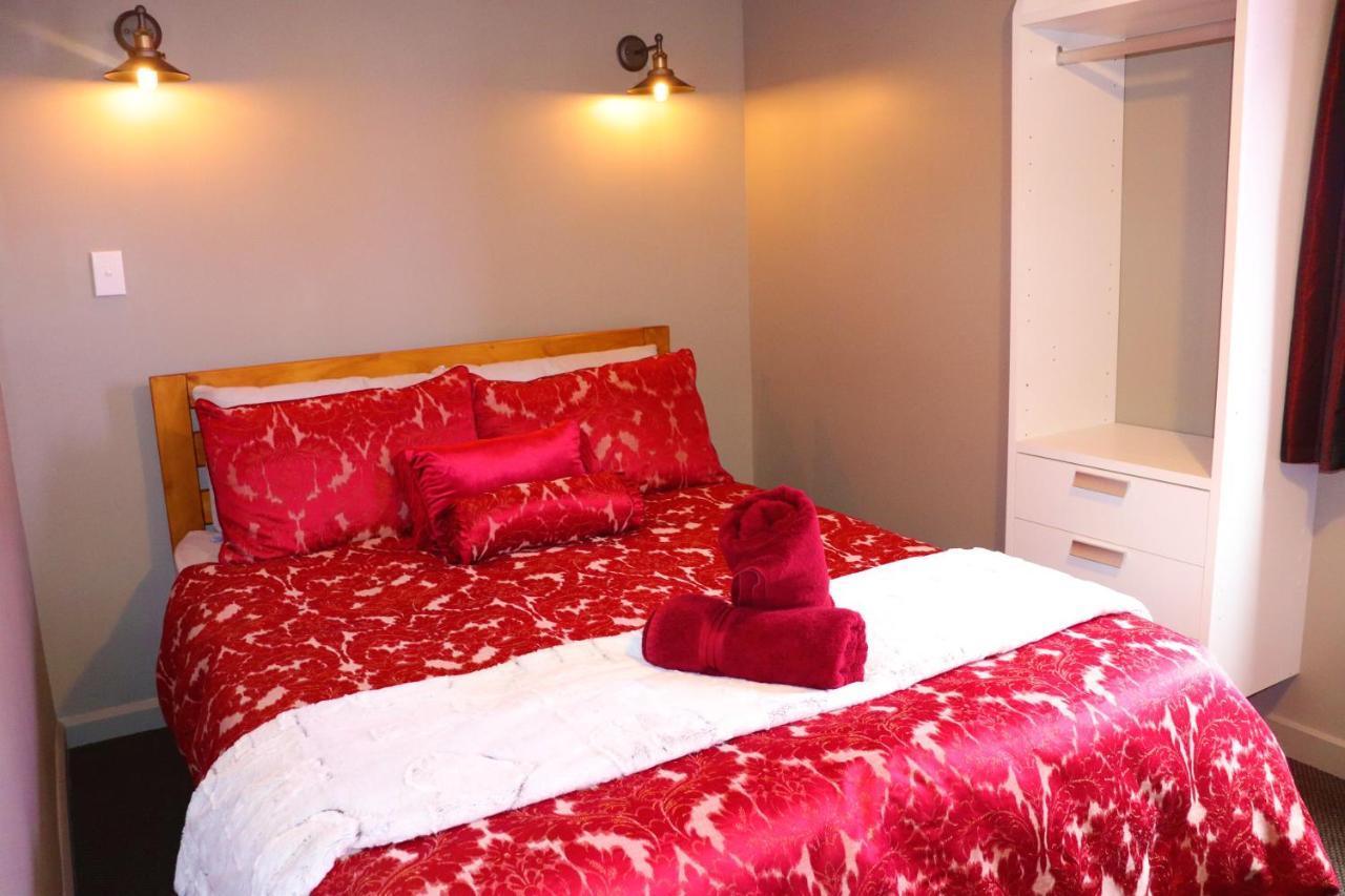 The Duke Hostel เกรย์เมาท์ ภายนอก รูปภาพ A bed with a duvet